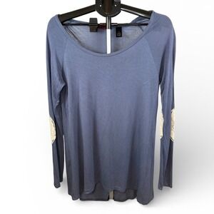 BKE Red Blue Gray Crochet Lace Elbow Patch High Low Long Sleeve Top‎ M BRDR14195
